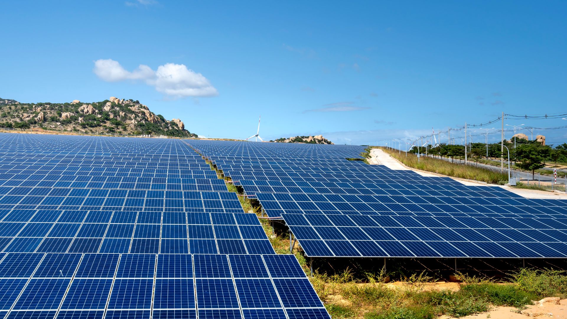 How to Read a Solar Panel Warranty in 2025