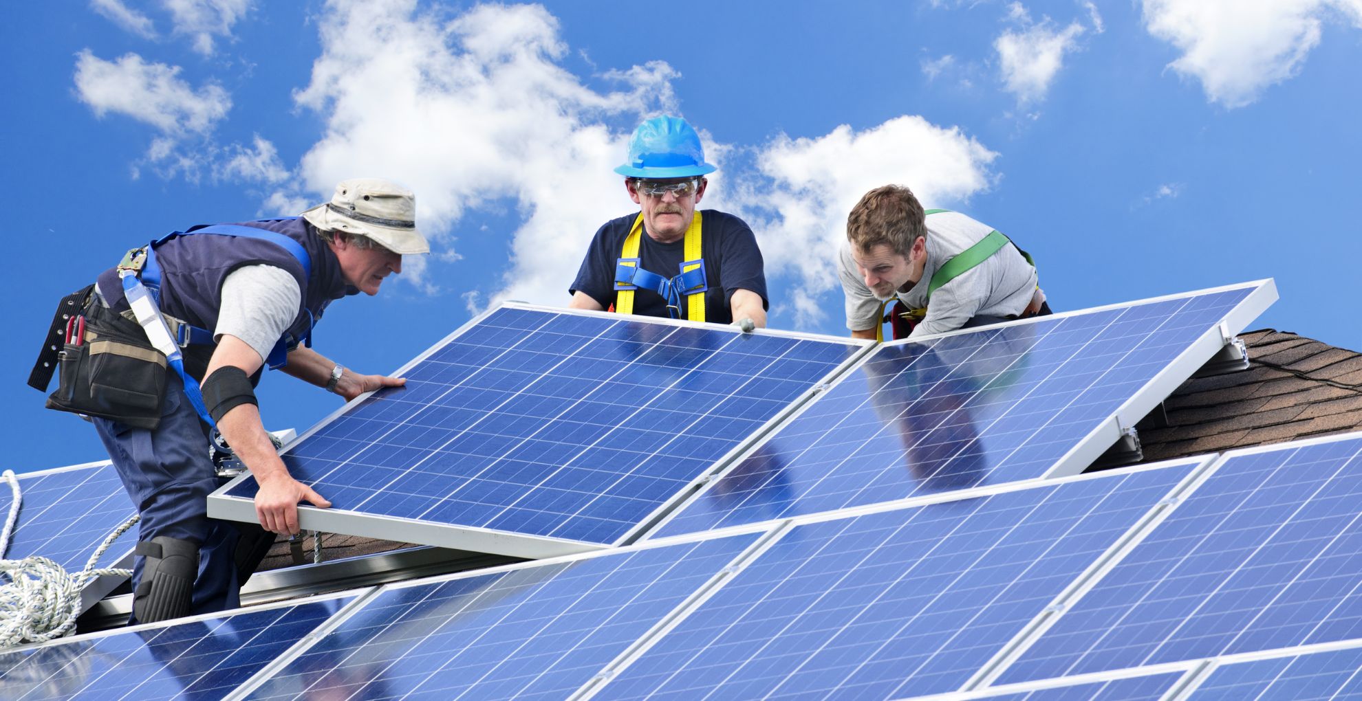 Guide to Solar Panel Financing & Incentives (2025)