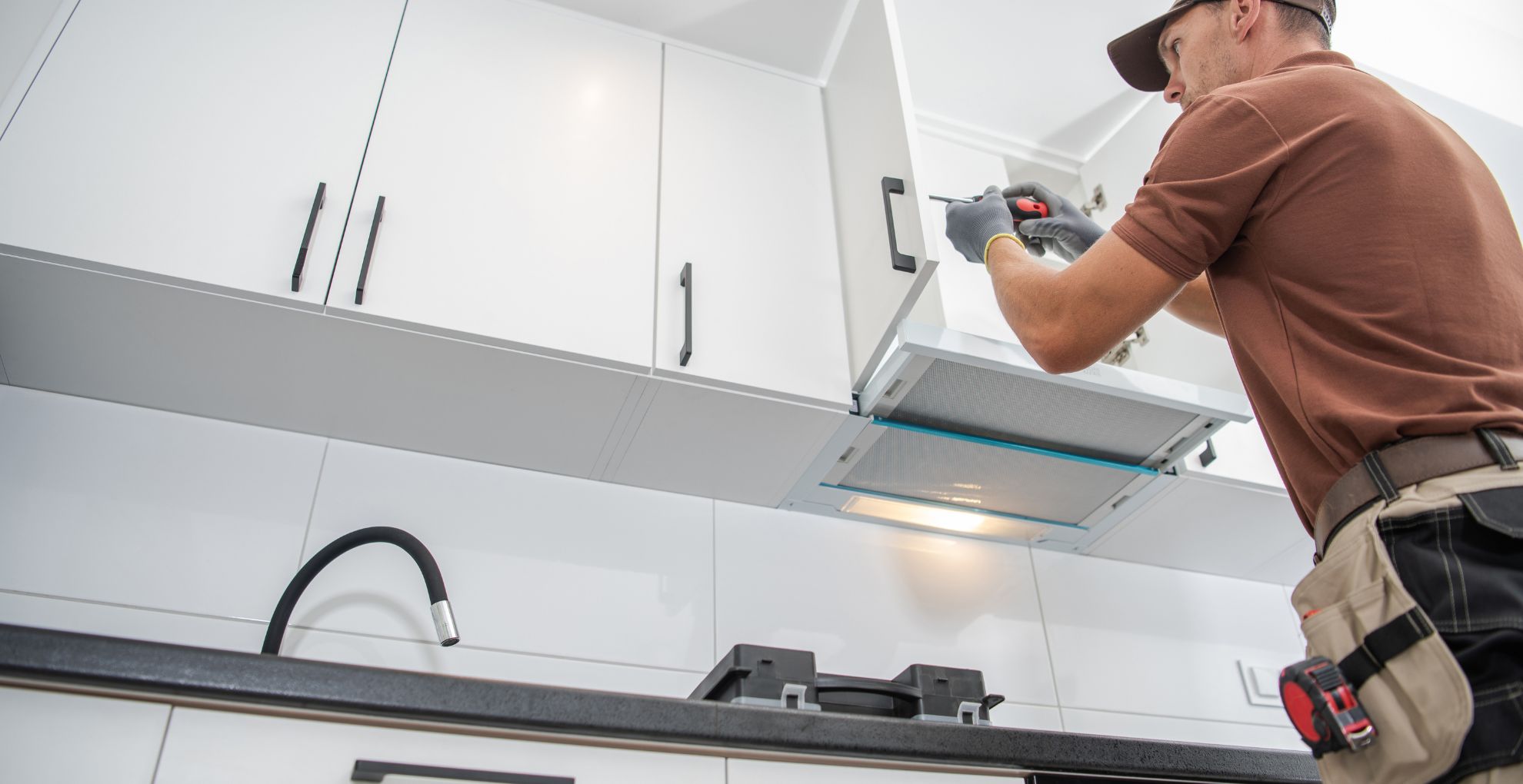 Selecting the Right Contractor: 2025 Checklist & Red Flags